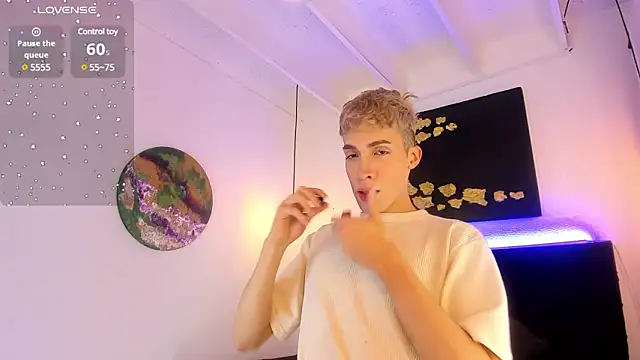 Snapshot of Angel_Snowhotxxx chatting on February 27, 11:06 am Angel Snowhotxxx online show from February 27, 11:06 am