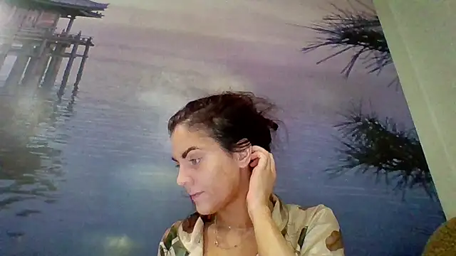 Snapshot of AliceTailor chatting on July 6, 8:33 pm AliceTailor online show from July 6, 8:33 pm