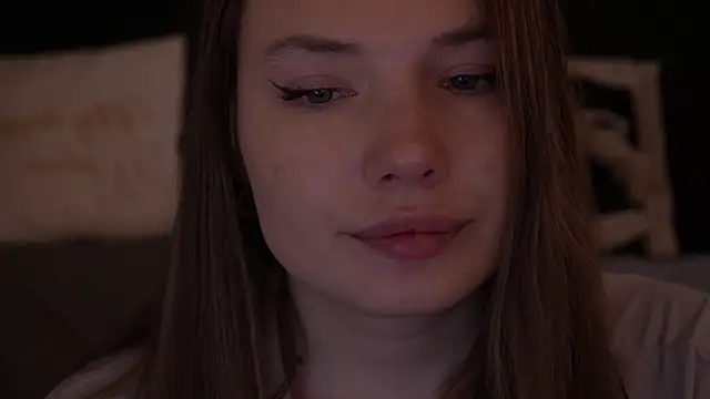 IceDanielles online show from November 23, 1:32 pm