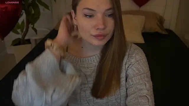 IceDanielles online show from February 12, 1:44 pm