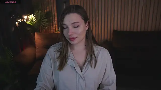 IceDanielles online show from March 3, 1:51 pm