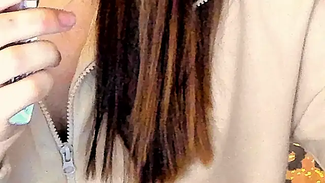 IceDanielles online show from December 3, 1:43 pm