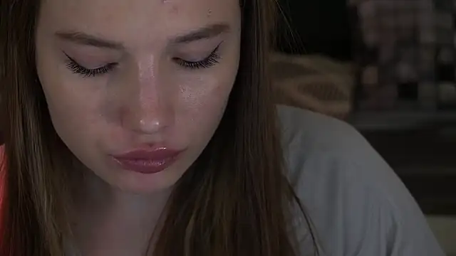 IceDanielles online show from November 8, 1:36 pm