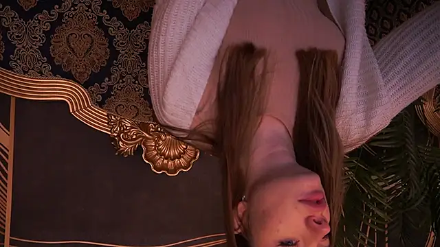 IceDanielles online show from November 25, 1:33 pm