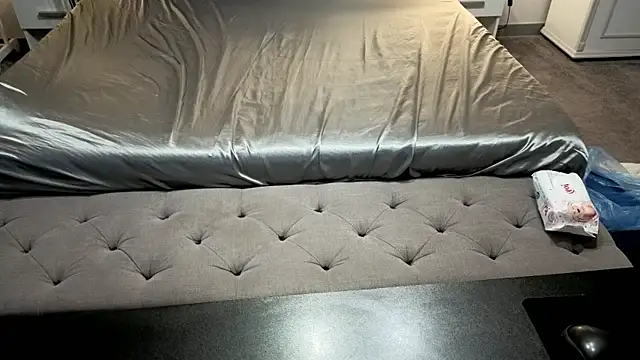 IceDanielles online show from March 16, 1:37 pm