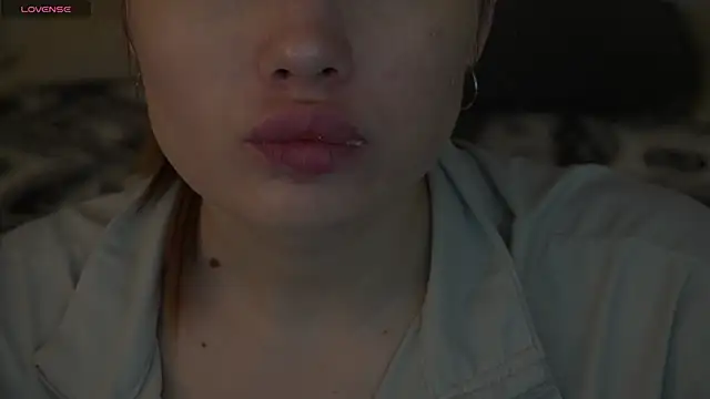 IceDanielles online show from November 10, 1:38 pm