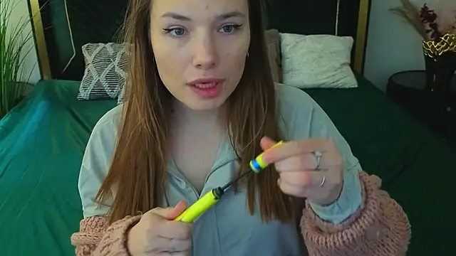 IceDanielles online show from April 10, 1:07 pm