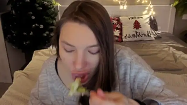 IceDanielles online show from January 10, 1:50 pm