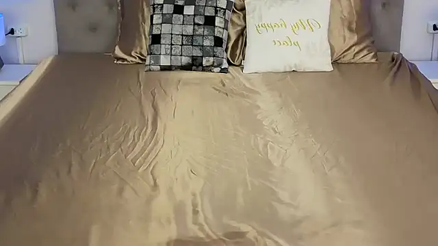 IceDanielles online show from March 28, 1:56 pm