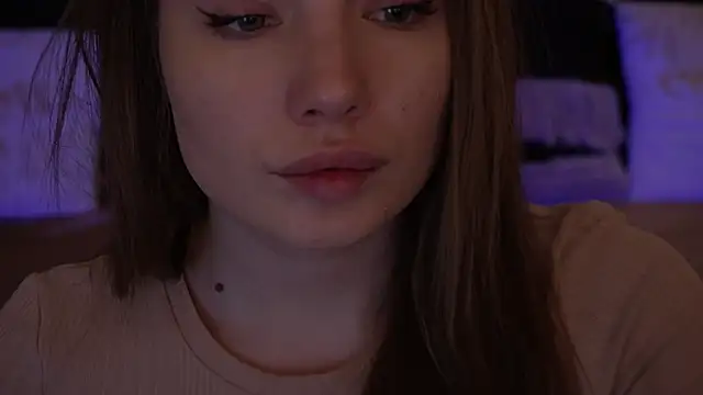 IceDanielles online show from November 28, 1:33 pm