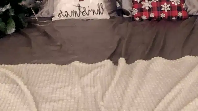 IceDanielles online show from January 12, 1:40 pm