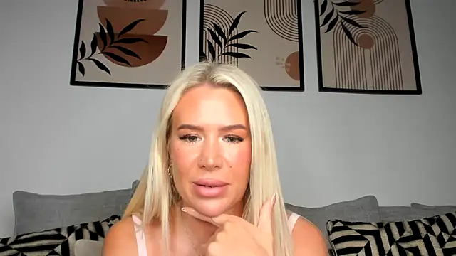 Snapshot of Alexia-Lee chatting on October 15, 8:39 pm Alexia-Lee online show from October 15, 8:39 pm