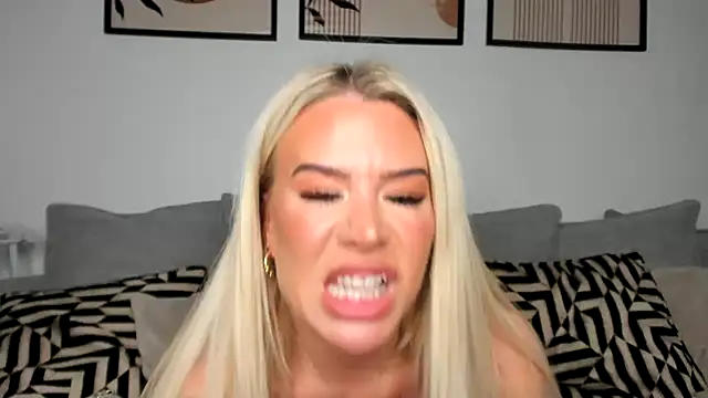 Alexia-Lee online show from October 25, 9:04 pm