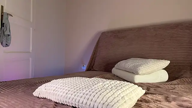 itsmaxxbaby  online show from March 22, 4:27 am