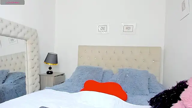 carlaperez  online show from March 19, 2:22 am