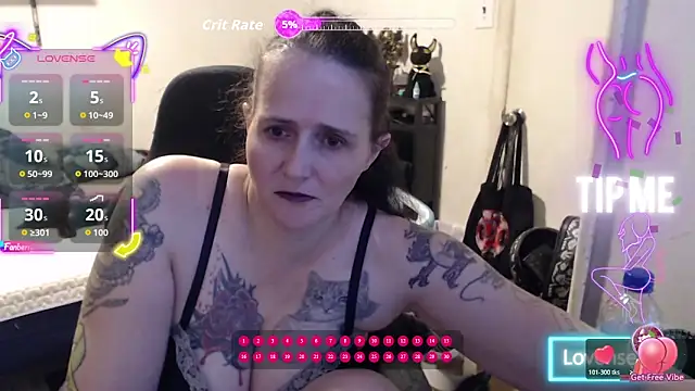 Snapshot of Demonicmiss chatting on May 22, 12:25 pm Demonicmiss online show from May 22, 12:25 pm