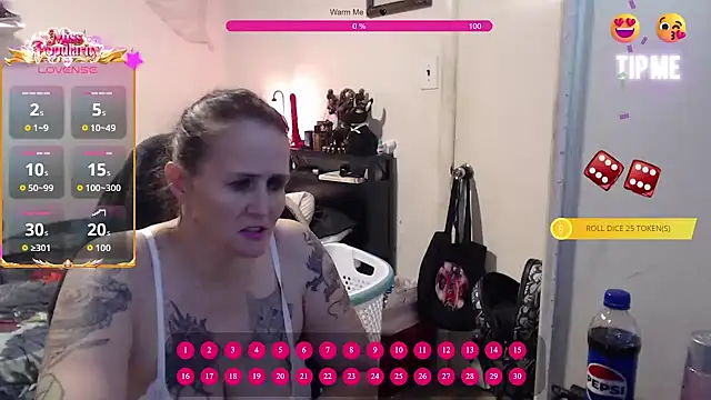 Snapshot of Demonicmiss chatting on June 2, 11:32 am Demonicmiss online show from June 2, 11:32 am