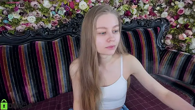 Snapshot of Polumna_cute chatting on January 23, 9:29 am Polumna cute online show from January 23, 9:29 am