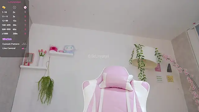 Snapshot of Bella-Franco chatting on March 6, 3:13 pm Bella-Franco online show from March 6, 3:13 pm