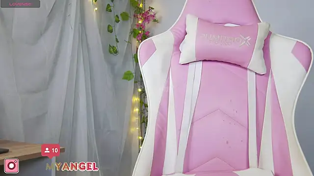 Snapshot of Bella-Franco chatting on January 17, 4:26 pm Bella-Franco online show from January 17, 4:26 pm