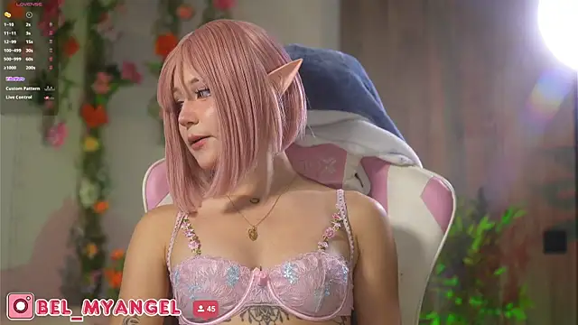 Snapshot of Bella-Franco chatting on October 28, 3:44 pm Bella-Franco online show from October 28, 3:44 pm