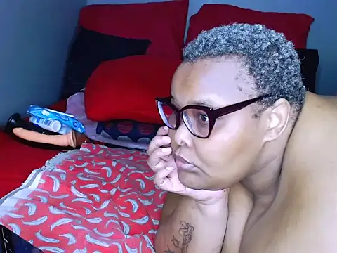 fatafricanqueen online show from April 21, 7:31 pm