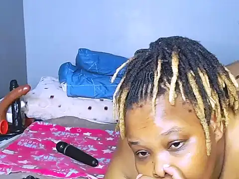 Snapshot of fatafricanqueen chatting on October 10, 10:10 pm fatafricanqueen online show from October 10, 10:10 pm
