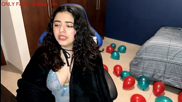 Snapshot of Ales_Kitten chatting on February 14, 3:54 am Ales Kitten online show from February 14, 3:54 am