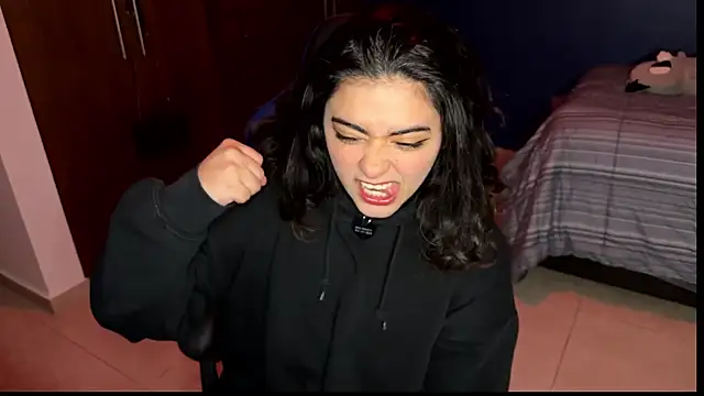 Snapshot of Ales_Kitten chatting on February 13, 4:54 am Ales Kitten online show from February 13, 4:54 am