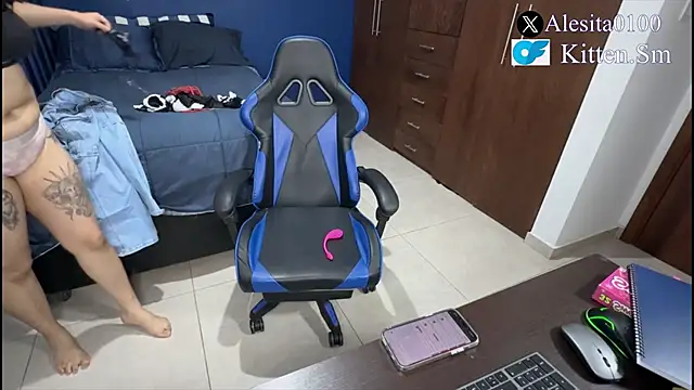 Snapshot of Ales_Kitten chatting on October 13, 6:09 pm Ales Kitten online show from October 13, 6:09 pm