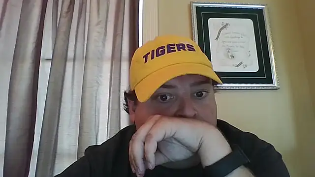 Snapshot of YelpedAverting chatting on September 13, 9:15 pm YelpedAverting online show from September 13, 9:15 pm