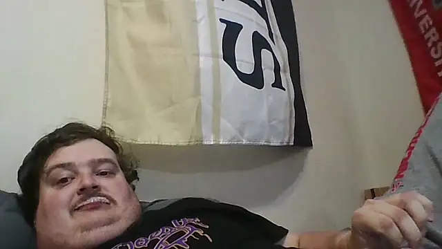 Snapshot of YelpedAverting chatting on November 6, 8:13 pm YelpedAverting online show from November 6, 8:13 pm