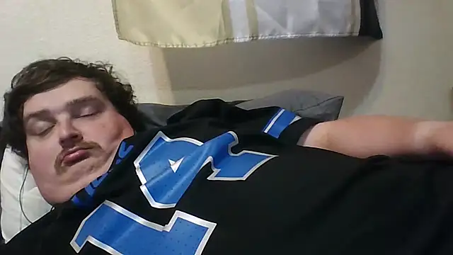 Snapshot of YelpedAverting chatting on November 17, 12:25 am YelpedAverting online show from November 17, 12:25 am