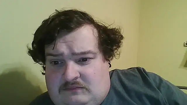 Snapshot of YelpedAverting chatting on December 17, 12:59 am YelpedAverting online show from December 17, 12:59 am