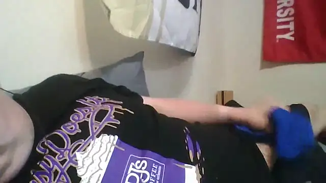 Snapshot of YelpedAverting chatting on October 16, 7:33 pm YelpedAverting online show from October 16, 7:33 pm