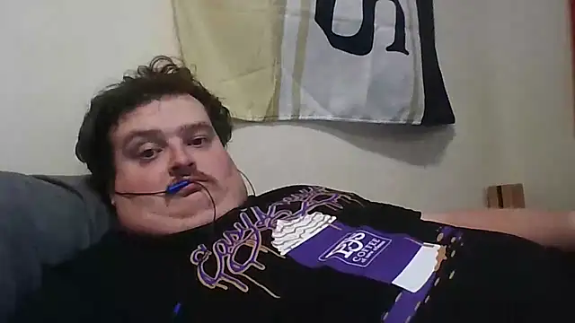 Snapshot of YelpedAverting chatting on October 21, 7:46 pm YelpedAverting online show from October 21, 7:46 pm