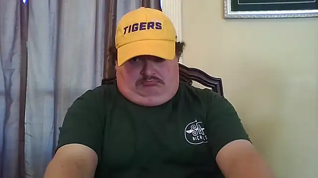 Snapshot of YelpedAverting chatting on November 8, 8:45 pm YelpedAverting online show from November 8, 8:45 pm