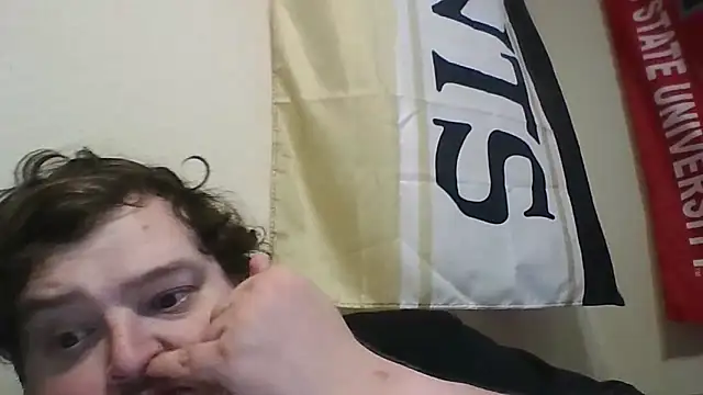 Snapshot of YelpedAverting chatting on December 2, 9:16 pm YelpedAverting online show from December 2, 9:16 pm