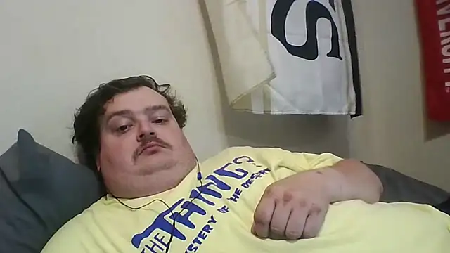 Snapshot of YelpedAverting chatting on October 23, 8:07 pm YelpedAverting online show from October 23, 8:07 pm