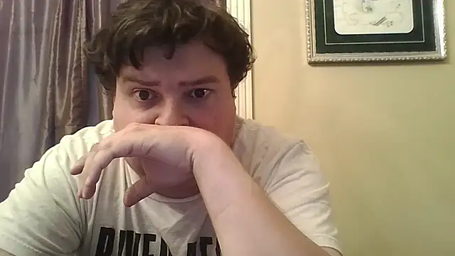 Snapshot of YelpedAverting chatting on October 4, 11:28 pm YelpedAverting online show from October 4, 11:28 pm