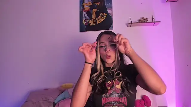 Snapshot of penny_sweett_ chatting on January 6, 12:14 am penny sweett online show from January 6, 12:14 am