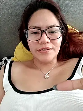 Snapshot of ZUCAAT chatting on March 9, 6:21 pm ZUCAAT online show from March 9, 6:21 pm
