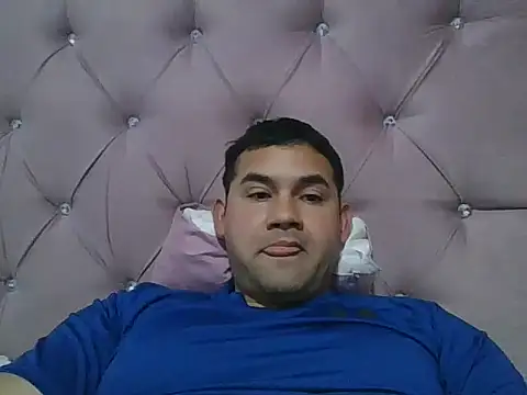 Snapshot of Maximil56 chatting on July 17, 4:59 pm Maximil56 online show from July 17, 4:59 pm