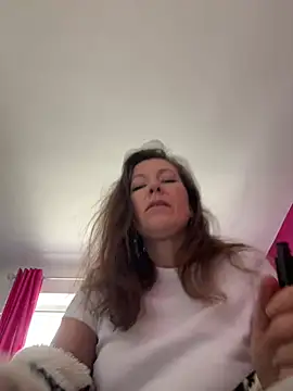 Snapshot of Lwhite1 chatting on May 12, 3:51 pm Lwhite1 online show from May 12, 3:51 pm
