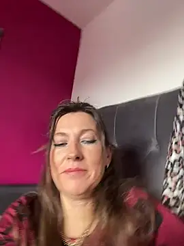 Snapshot of Lwhite1 chatting on April 19, 1:23 pm Lwhite1 online show from April 19, 1:23 pm