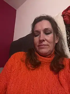 Snapshot of Lwhite1 chatting on June 7, 10:37 pm Lwhite1 online show from June 7, 10:37 pm