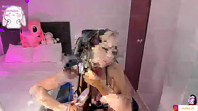 Snapshot of evelyn_23 chatting on June 25, 8:25 pm evelyn 23 online show from June 25, 8:25 pm
