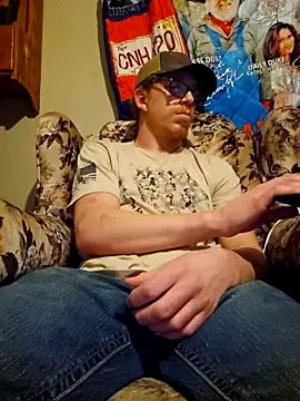 Snapshot of REDHAMMER_ chatting on March 5, 12:16 am REDHAMMER online show from March 5, 12:16 am