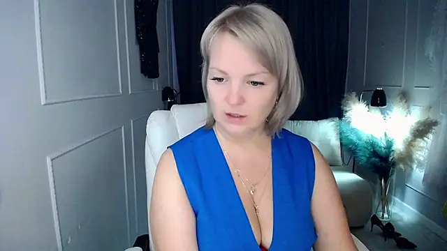 Snapshot of Juarnea chatting on February 10, 11:20 am Juarnea online show from February 10, 11:20 am