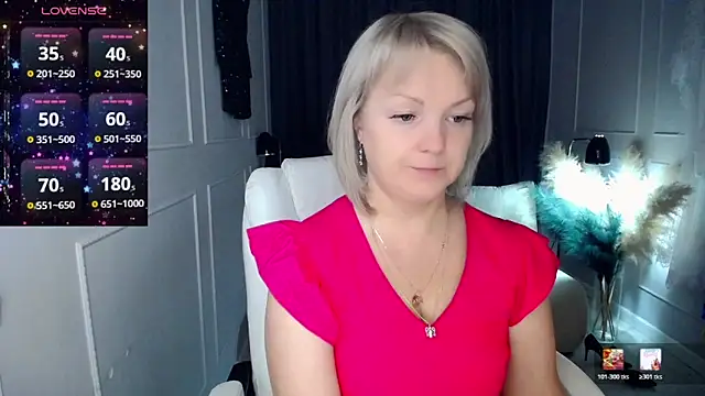 Snapshot of Juarnea chatting on February 11, 10:48 am Juarnea online show from February 11, 10:48 am